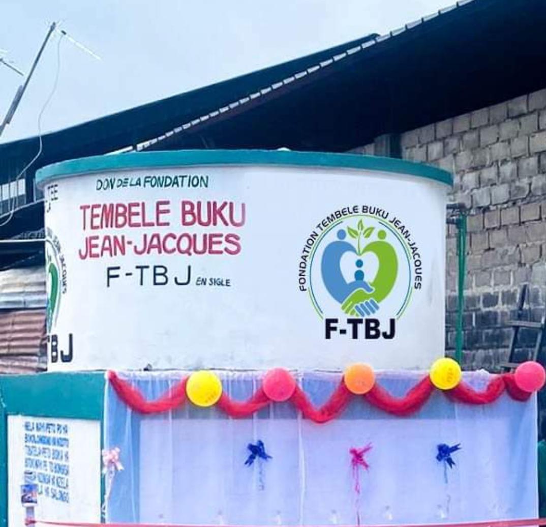 Château d'eau don de la Fondation Tembele Buku Jean-Jacques, inauguré à Limete